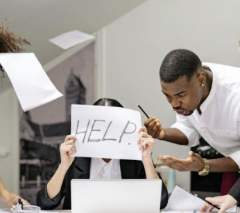 gmr beslissen hoeveel tijd er beschikbaar is voor mr leden op de afzonderlijke scholen